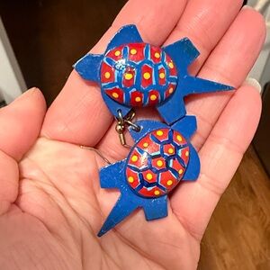 Colorful Turtle Earrings 80s hand painted wood - NOS